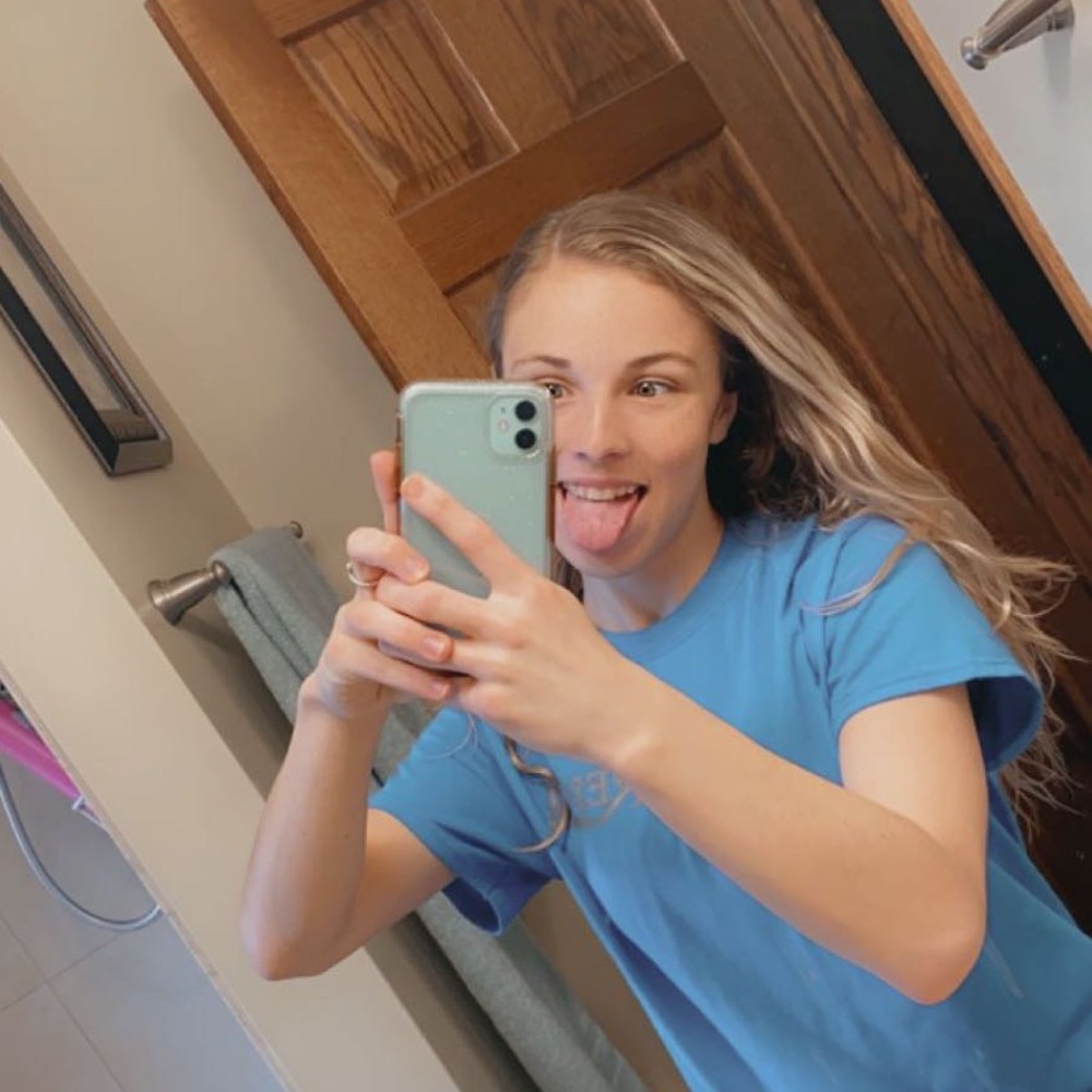 Meet your Posher, Alyssa